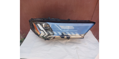Ön Far AUDI Q7 2020-2024