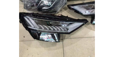 Ön Far AUDI Q8 2019-2024