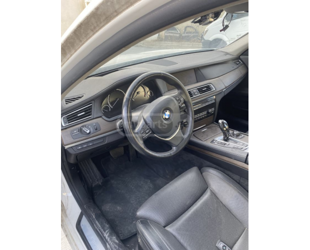 Göğüs (Torpido Paneli) BMW 750 2008-2015