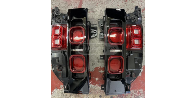 Arka Stop Lambası LAND ROVER Defender 2019-2023 Arka Stop Lambası LAND ROVER Defender 2019-2023