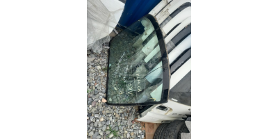 Ön Cam MITSUBISHI Delica 1998-2006 Ön Cam MITSUBISHI Delica 1998-2006