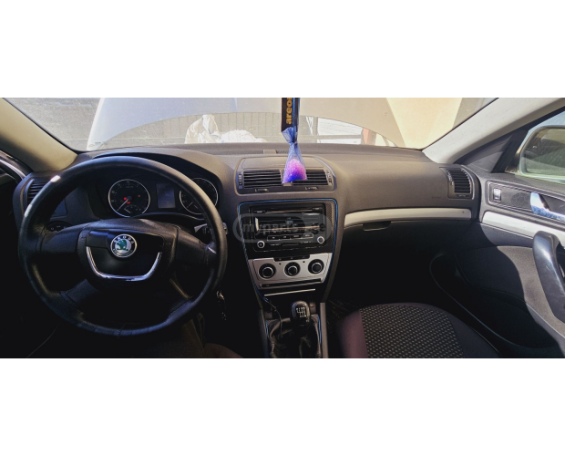 Göğüs (Torpido Paneli) SKODA Octavia 2009-2012
