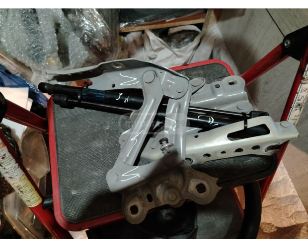 Kaput Menteşesi SKODA Octavia / Rapid / Superb