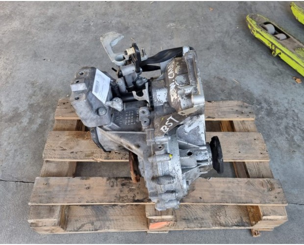 Volkswagen Caddy 1.6 TDI Çıkma